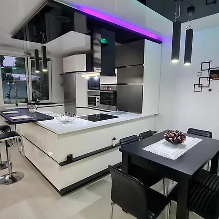 Melux Airport House Apartment *