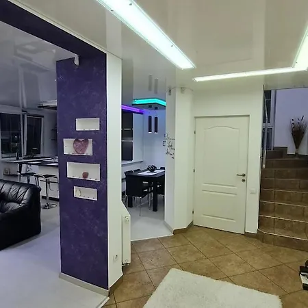 Melux Airport House *