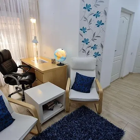 Apartment Melux Airport House *