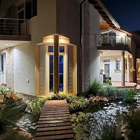 Melux Airport House Apartment *