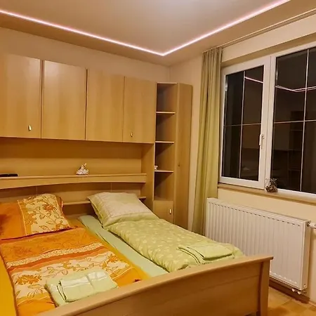 Melux Airport House *