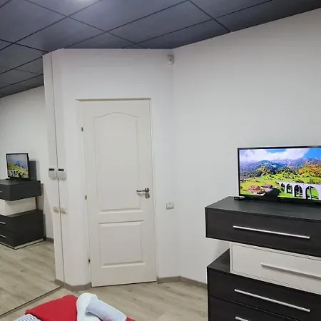 Melux Airport House